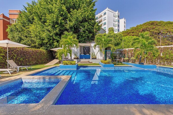 Outdoor pool - One Cuernavaca (Cuernavaca)