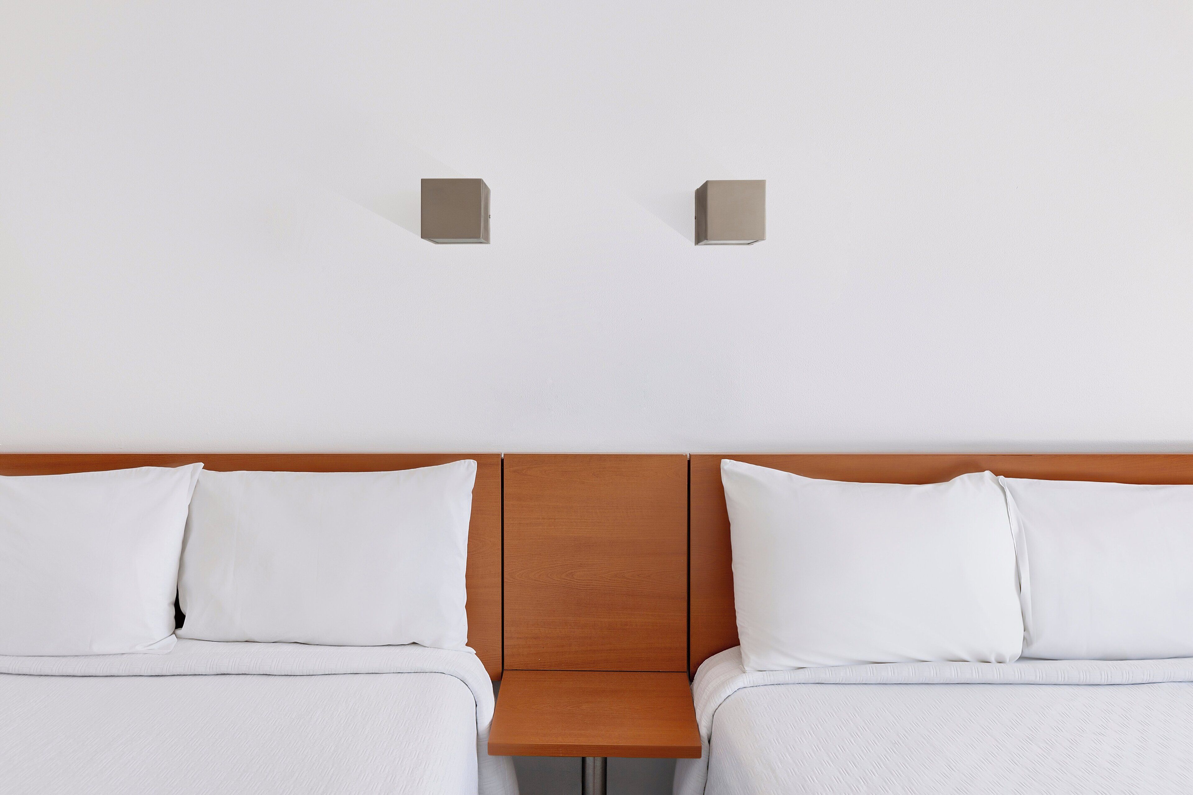 superior room, 2 single beds | in-room safe, desk, free wifi, bed sheets