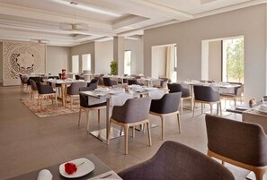 Déjeuner, dßner et souper servis sur place