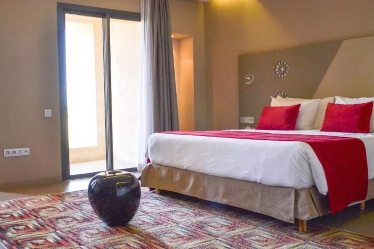 Deluxe Suite | Premium bedding, Select Comfort beds, minibar, in-room safe