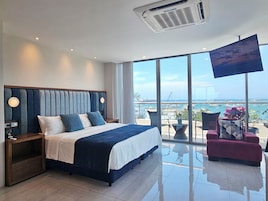 Ropa de cama de alta calidad y minibar 