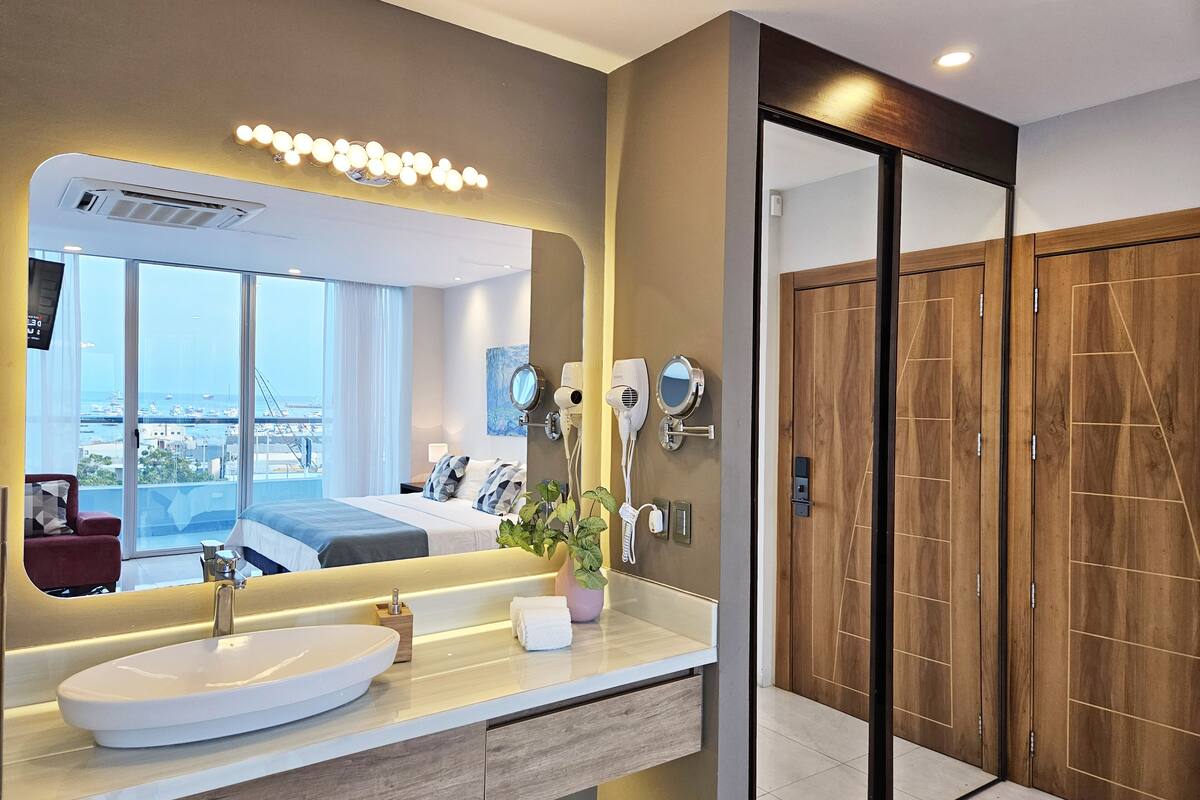 panoramic studio suite | premium bedding, minibar, in-room safe, soundproofing