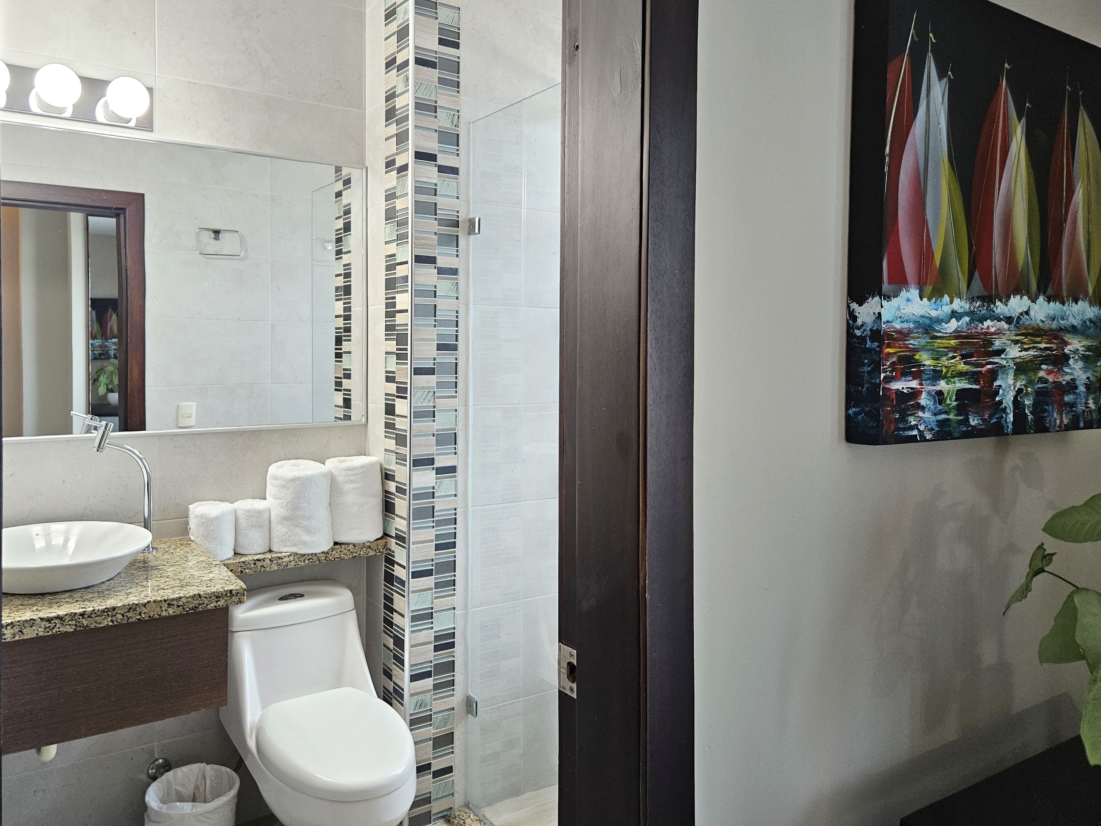 executive room | bathroom | free toiletries, towels