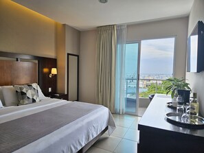 King Room Balcony and Harbour View | Premium bedding, minibar, in-room safe, soundproofing