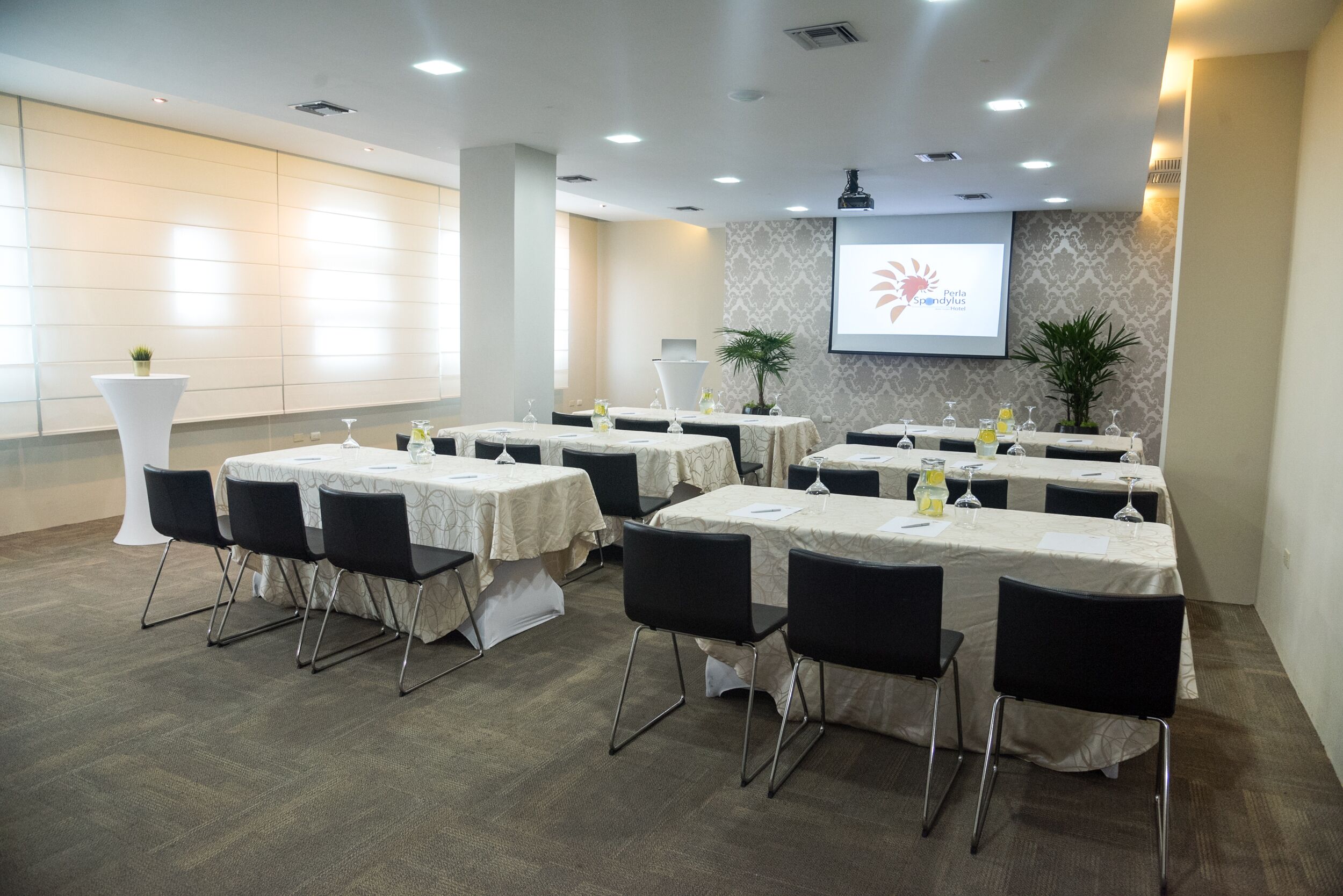 32-inch flat-screen tv with digital channels