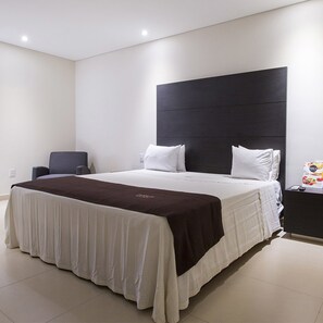 Deluxe Suite, Jetted Tub | In-room safe, desk, free WiFi, bed sheets - Diverxo Hotel & Villas (Tuxtla Gutierrez)
