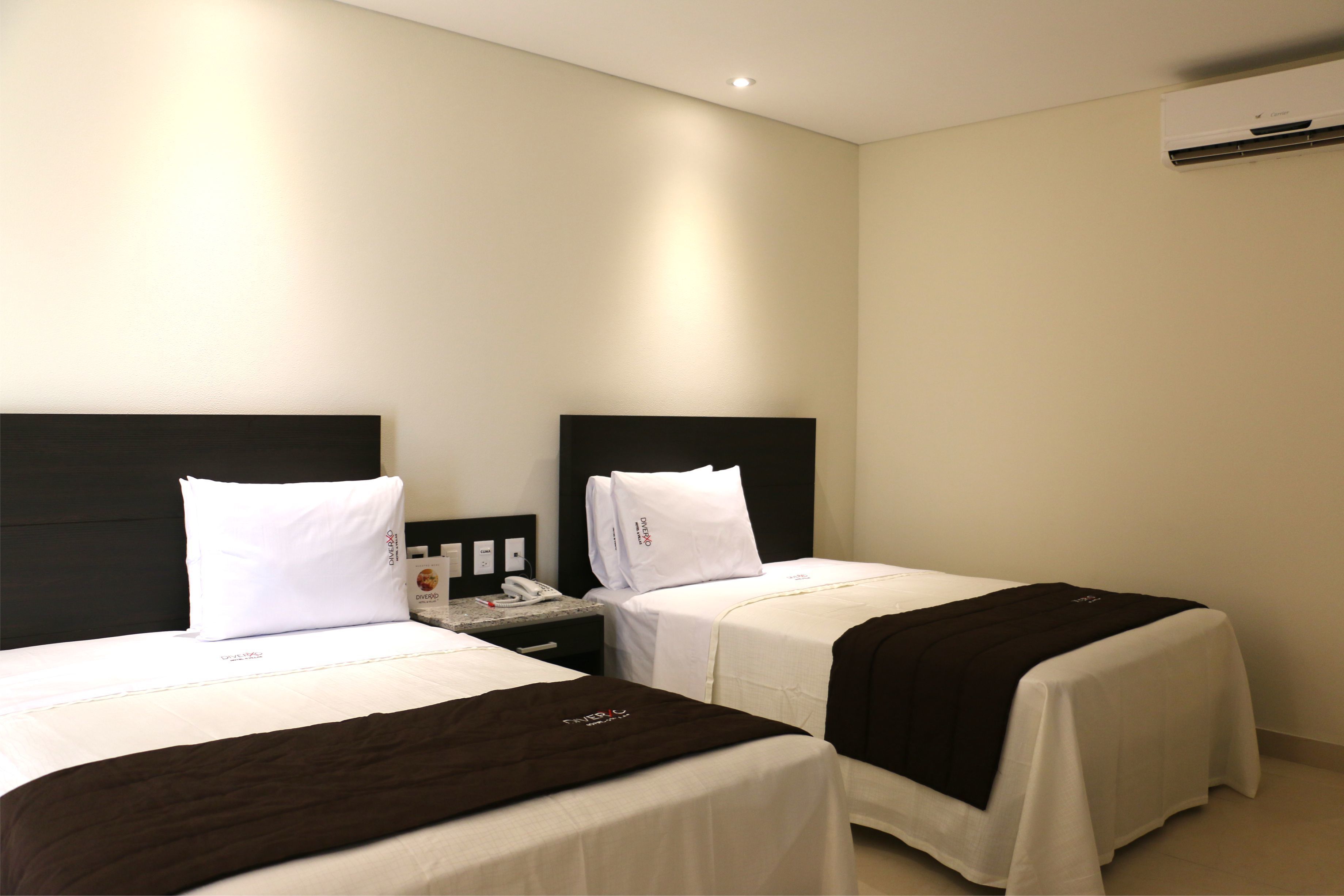 quadruple room | in-room safe, desk, free wifi, bed sheets