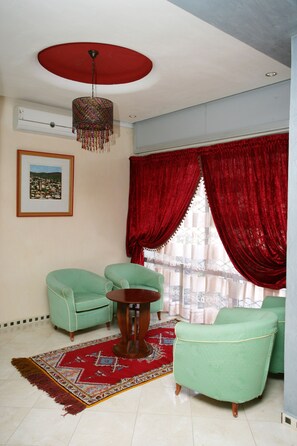 Minibar, free WiFi