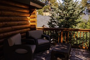 Log Cabin | Terrace/patio - Embers Lodge and Cabins (Big Bear Lake)