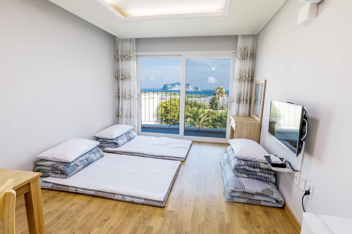 Desk, soundproofing, iron/ironing board, free WiFi