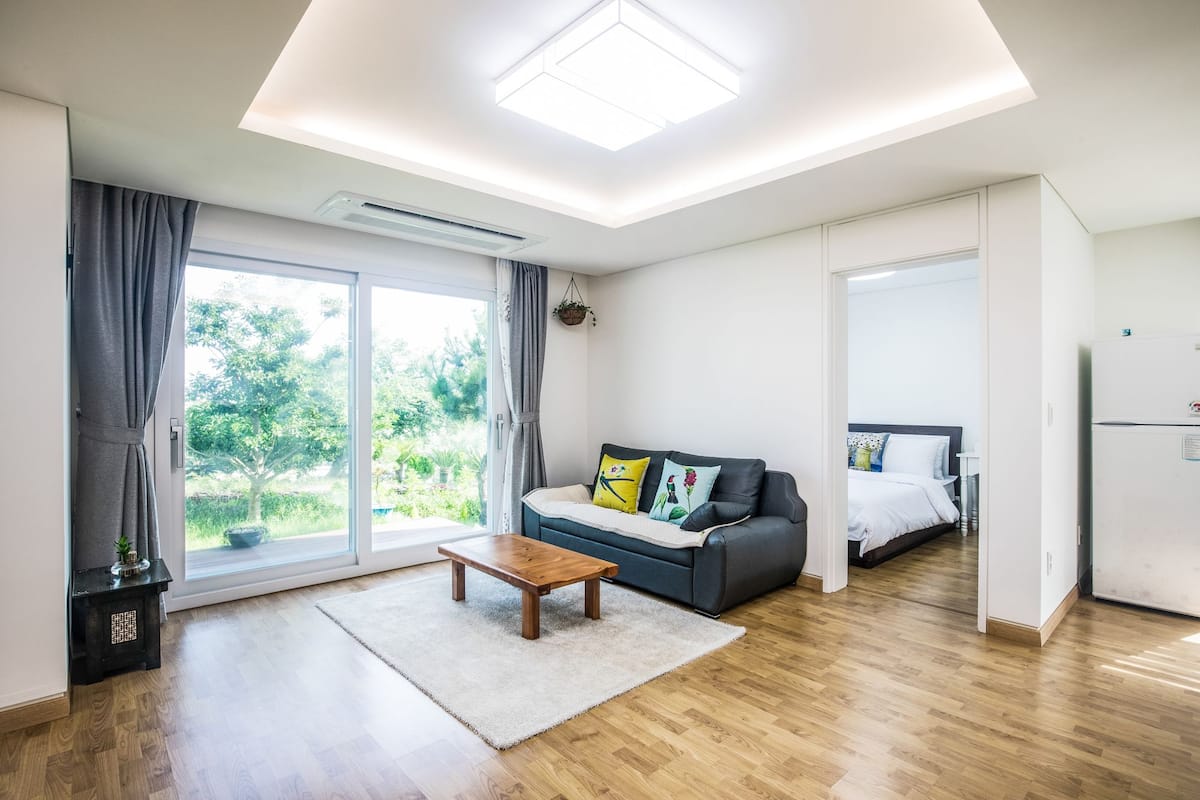 3 Bed room | Escritorio, sistema de insonorización, tabla de planchar con plancha