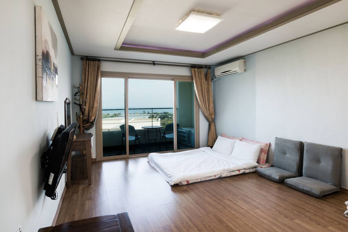 Chambre Tradition (ONDOL Room) | Bureau, chambres insonorisées, fer et planche à repasser, Wi-Fi gratuit
