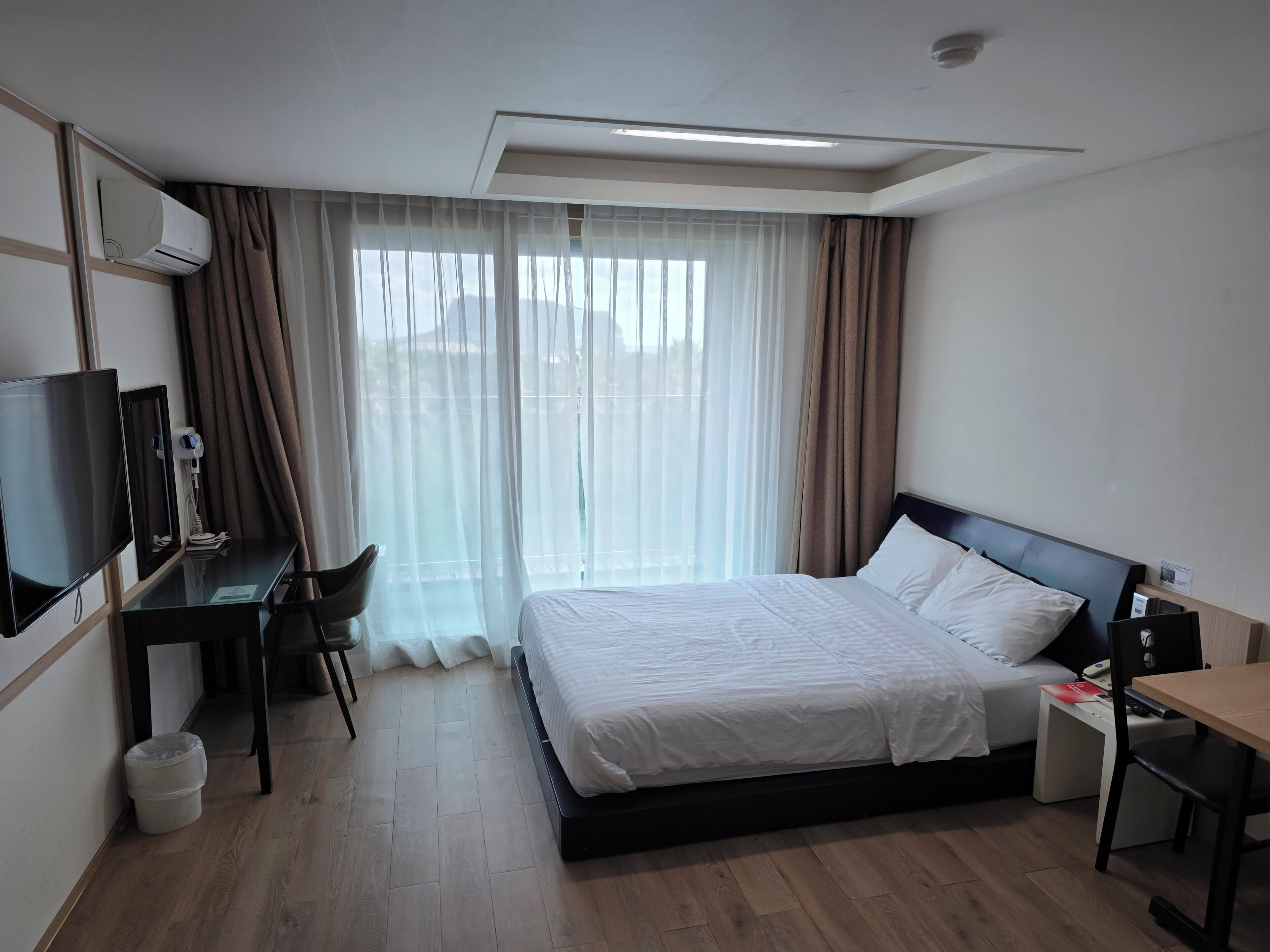 Premium bedding, blackout curtains, free WiFi, bed sheets