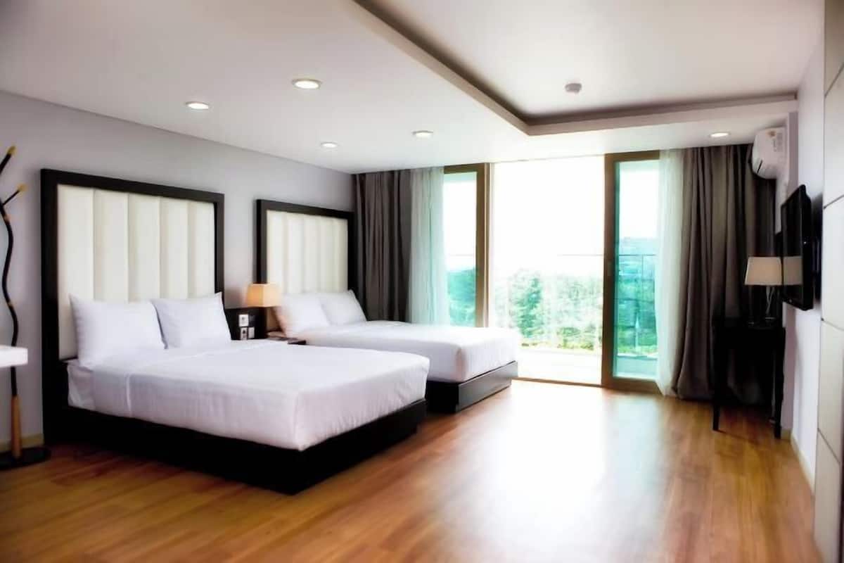 1 bedroom, premium bedding, blackout drapes, free WiFi