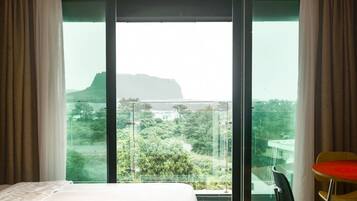 Deluxe Double Twin View | 1 bedroom, premium bedding, blackout drapes, free WiFi