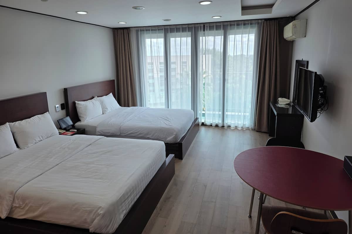 1 habitación, ropa de cama de alta calidad y cortinas blackout