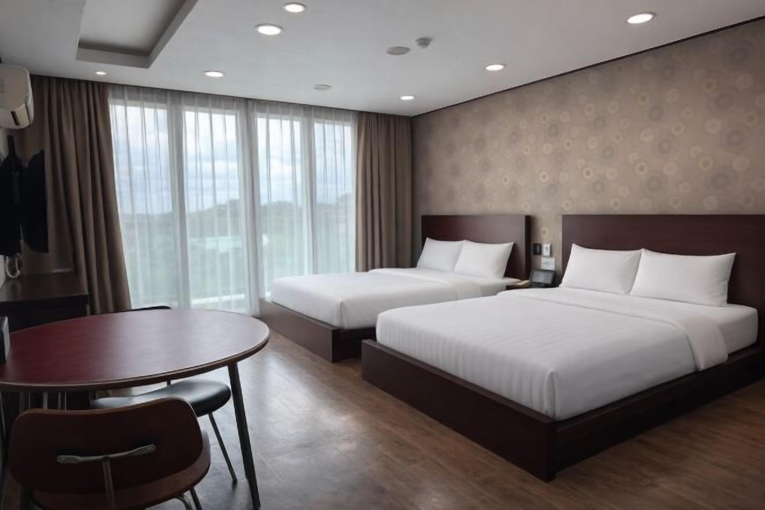 Luxe beddengoed, verduisterende gordijnen, gratis wifi, beddengoed