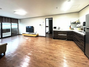 Grand Family | Living area | 50-inch flat-screen TV with cable channels, TV, pay movies