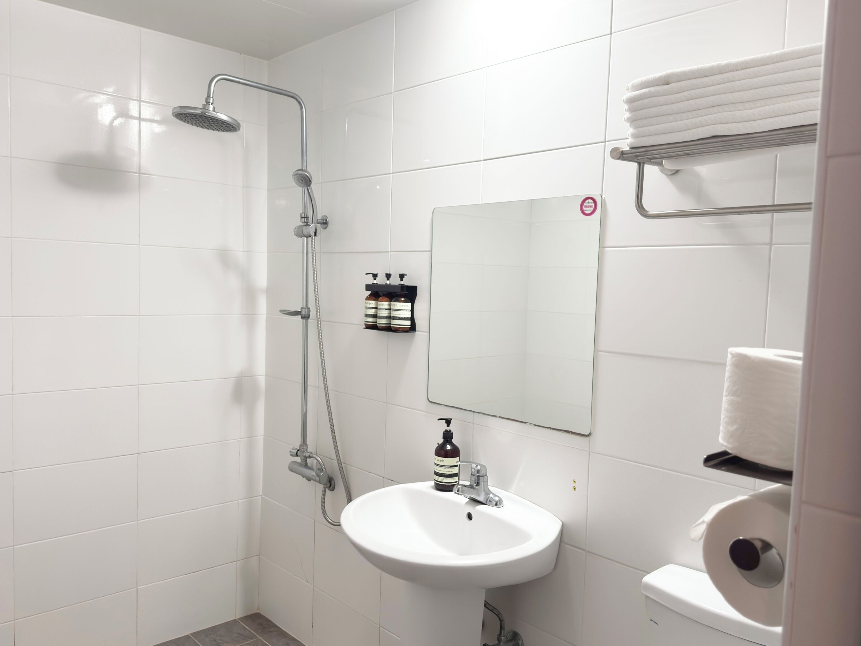 GRAND FAMILY | Premium bedding, blackout drapes, free WiFi, bed sheets