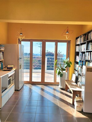 Suite Deluxe | Área de sala de estar | Piso con calefacción 