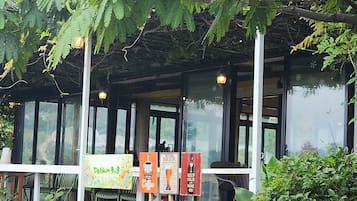 Breakfast, dinner served; Korean cuisine, sea views