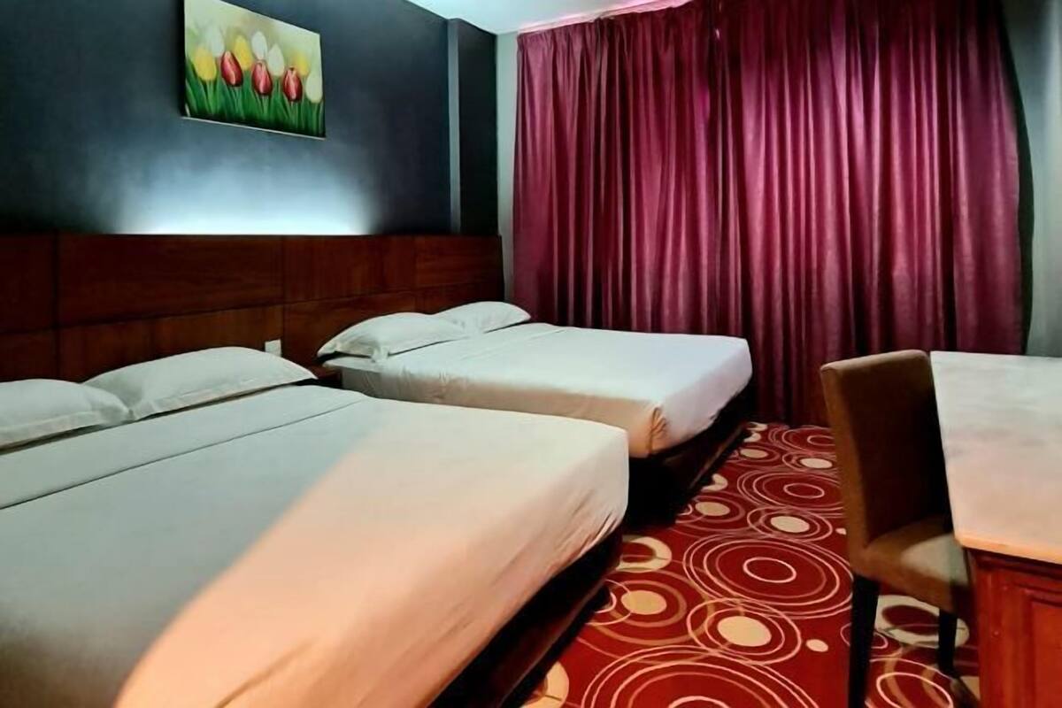 In-room safe, WiFi (free)