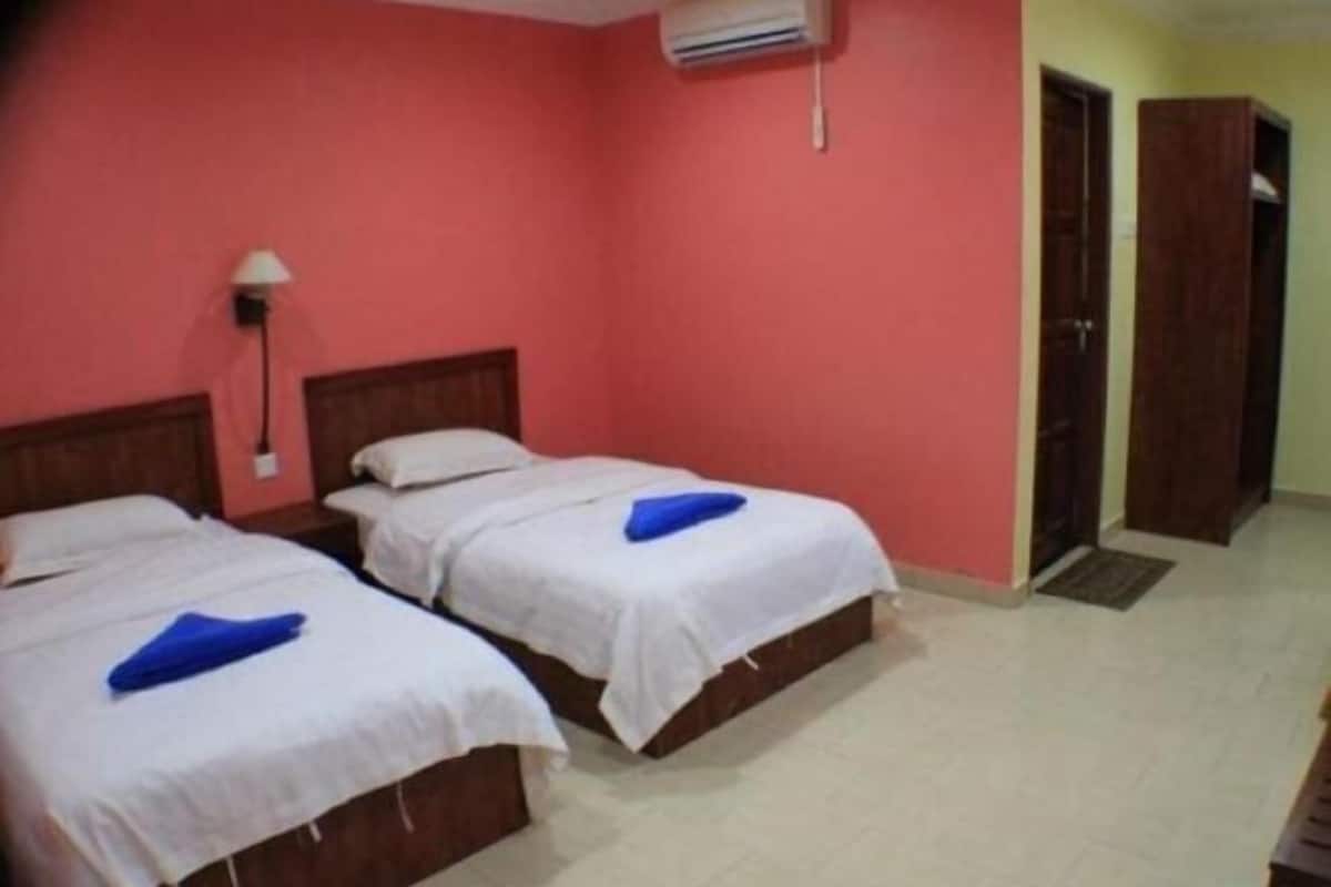 In-room safe, WiFi (free)