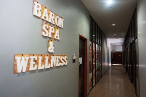 深层组织按摩、泰式按摩、身体磨砂、脚底按摩、6 ???、指（趾）甲修剪和护理