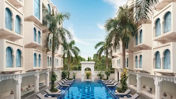 2 piscinas al aire libre, tumbonas