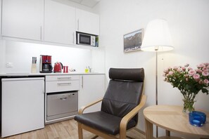 Superior Studio | Private kitchen | Fridge, microwave, stovetop, dishwasher - Northern Comfort Apartments (Reykjavik)