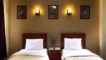 تجهيزات عازلة للصوت ومكواة/لوح كي وواي فاي مجانًا وملاءات أسرّة