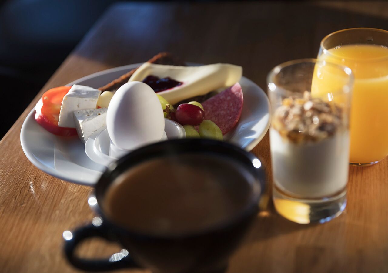 free buffet breakfast