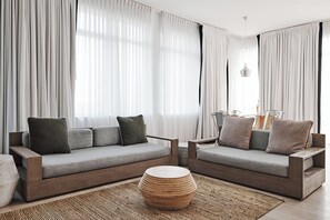 55-inch LCD TV with cable channels, TV, fireplace - Bungalow Hotel (Long Branch)