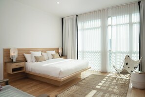 Premium bedding, in-room safe, blackout curtains, free cots/infant beds - Bungalow Hotel (Long Branch)