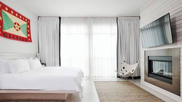 Roupas de cama premium, edredons de pluma, cofres nos quartos