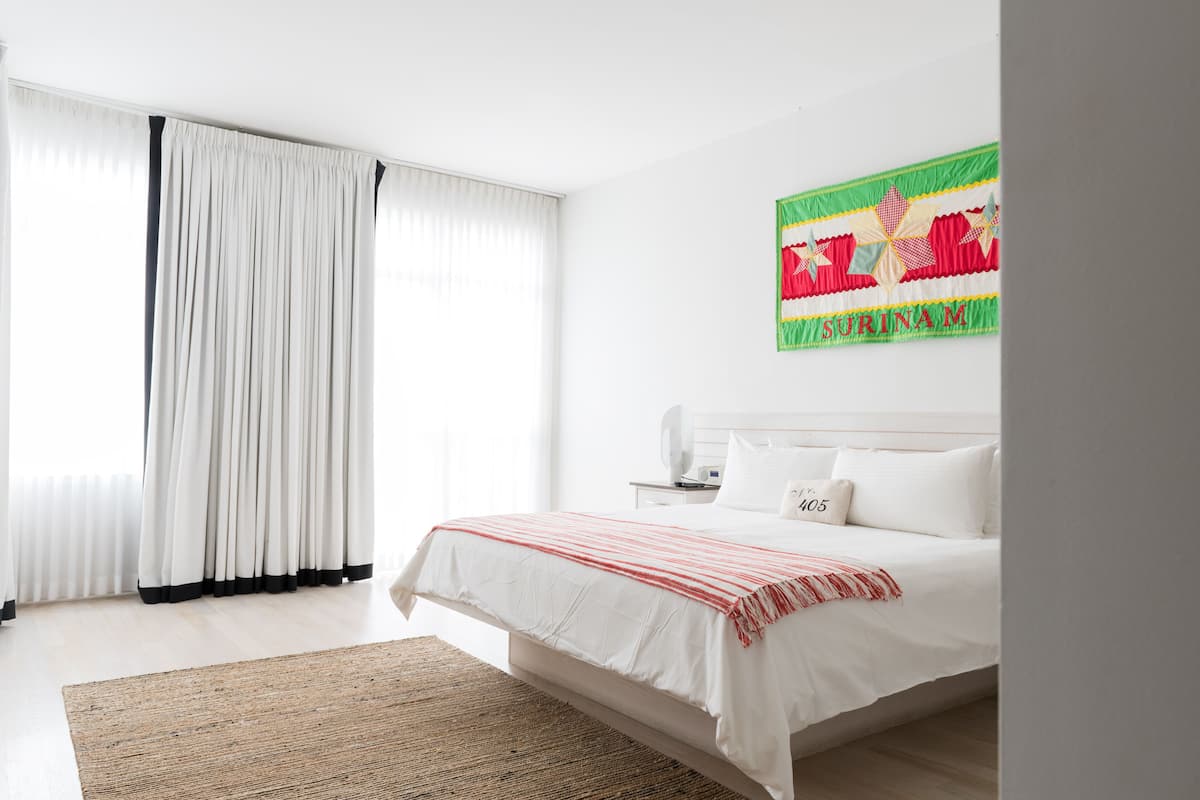 Premium bedding, down comforters, in-room safe, individually decorated