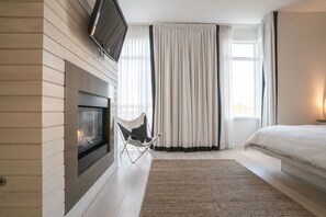 Premium bedding, in-room safe, blackout drapes, free cribs/infant beds - Bungalow Hotel (Long Branch)