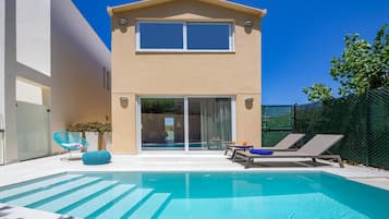 1 habitación, caja de seguridad en la habitación y escritorio