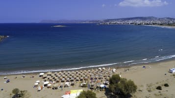 En la playa, toallas de playa, buceo