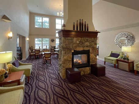Lobby. Smart Suites, an Ascend Collection Hotel
