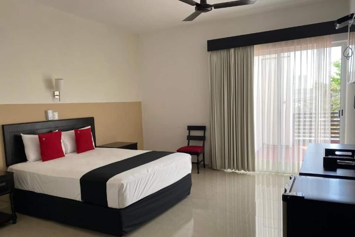 1 Schlafzimmer, hochwertige Bettwaren, Zimmersafe, Schreibtisch