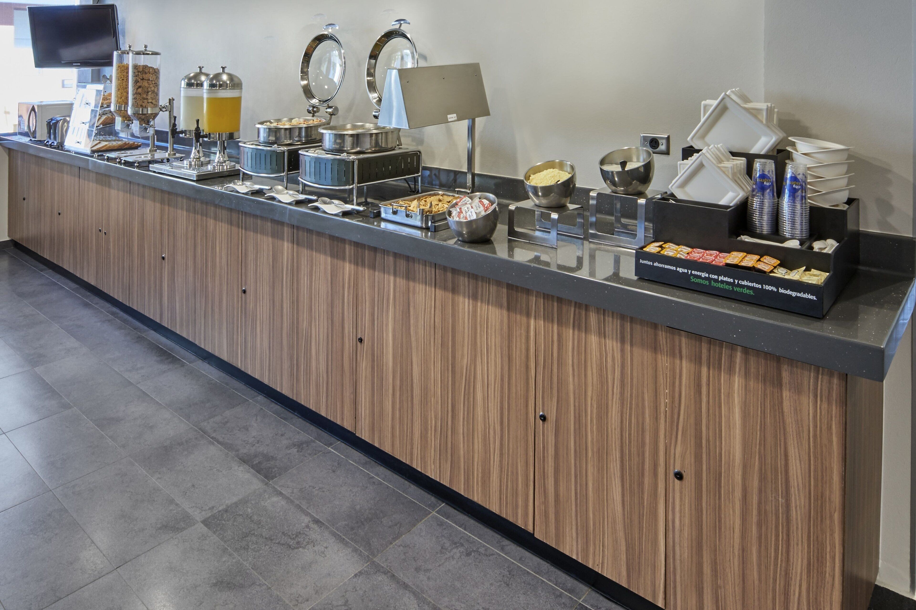 free daily continental breakfast