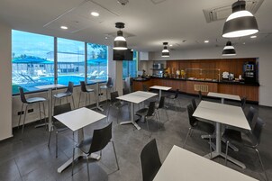 Desayuno continental incluido todos los días 