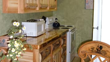 Bloc d'apartaments estàndard, 2 dormitoris, vistes a la muntanya, al costat de la muntanya | Cuina privada | Frigorífic gran, microones, forn i placa de cuina