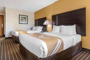 Escritorio, cunas gratuitas, wifi gratis y ropa de cama 