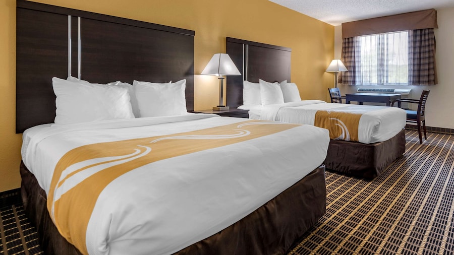 Quality Inn & Suites Warren