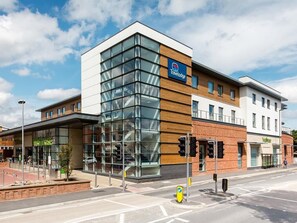 Exterior - Travelodge Egham (Egham)