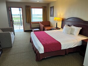 Deluxe Suite, 1 King Bed, Jacuzzi Room | Desk, blackout drapes, free WiFi, bed sheets - Howards Inn Motel (Eunice)