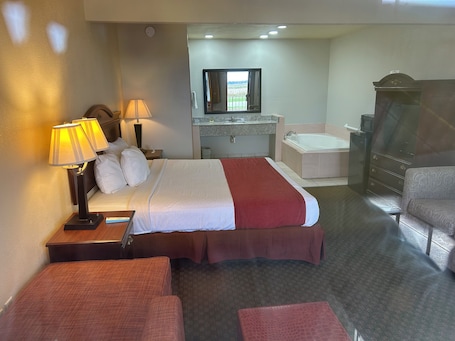 Deluxe Suite, 1 King Bed, Jacuzzi Room. Howards Inn Motel