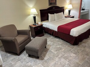 Deluxe Room, 1 King Bed | Desk, blackout drapes, free WiFi, bed sheets - Howards Inn Motel (Eunice)